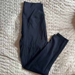 Gymshark Womens Elevate black legging, size medium
